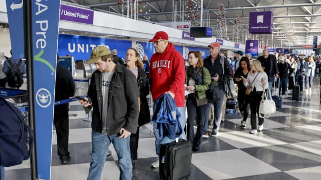 FAA emergency order grounds flights for tens of thousands of travelers